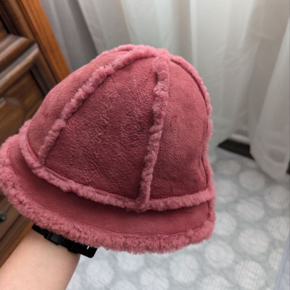 UGG Women`s Sheepskin Bucket Hat One Size Pink - Picture 9 of 15
